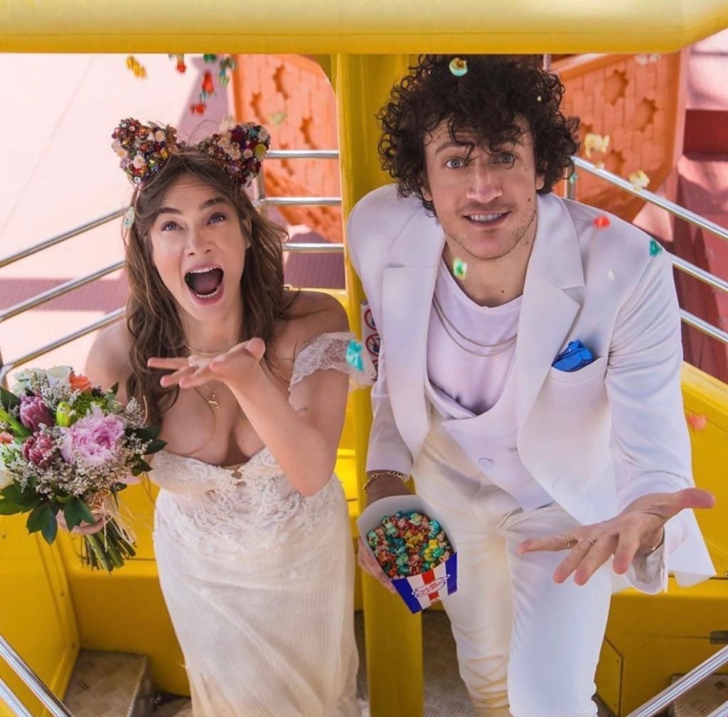 Müge Boz ve Caner Erdeniz'in Eğlenceli Düğün Fotoğrafları , Düğün Pozları, Eğlenceli Düğün Pozları, Düğün Fikirleri, Ünlülerin Düğünü | Neşeli Süs Evim