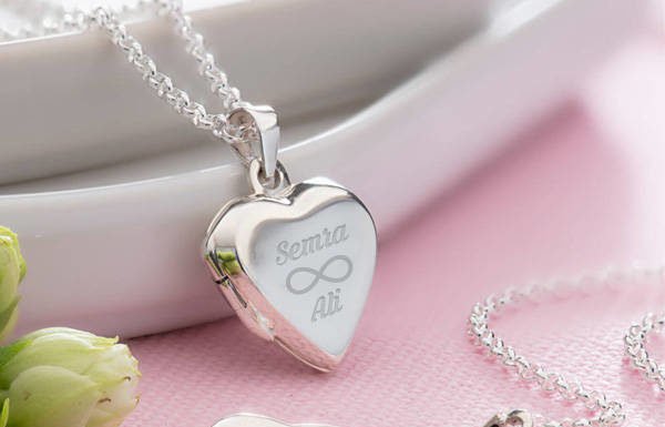 Sonsuz Aşk Fotoğraflı Kalp Kolye Sonsuz Aşk Fotoğraflı Kalp Kolye, Sevgiliye Hediye, Bayanlara Özel Hediyeler, Sevgililer Günü Hediyesi, Kalpli Kolye Modelleri | Neşeli Süs Evim
